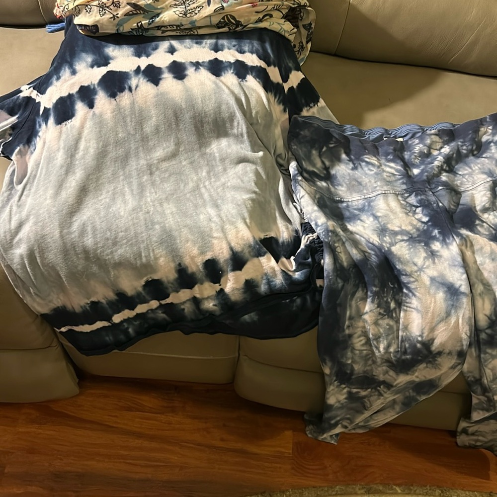 Z energy top and leggings outfit.